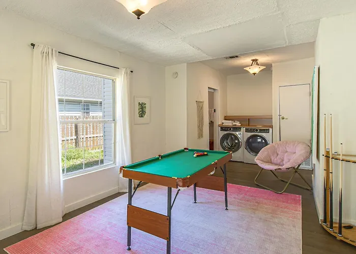 Holiday home 1 Mi To Dtwn! Extended