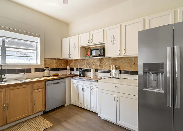 1 Mi To Dtwn! Extended Holiday home Pensacola