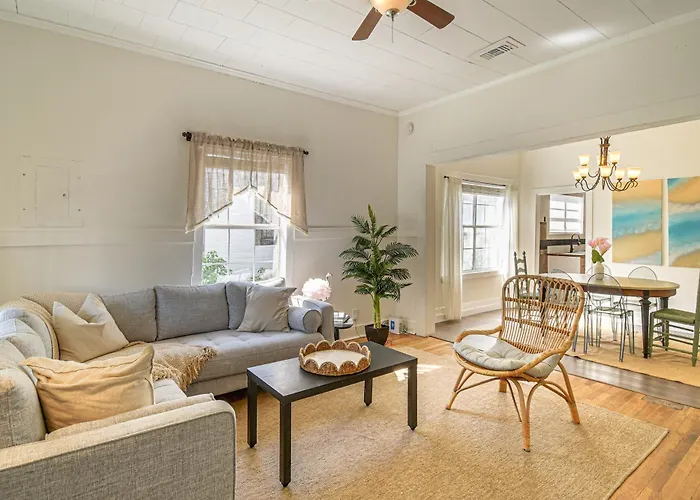 Holiday home 1 Mi To Dtwn! Extended Pensacola
