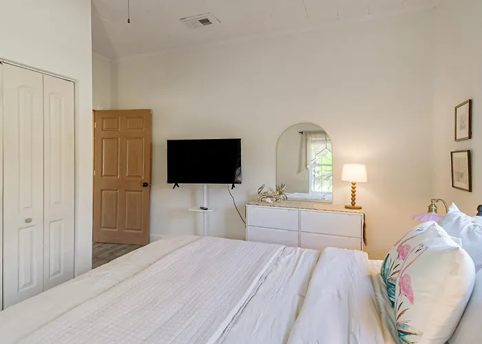 1 Mi To Dtwn! Extended Holiday home Pensacola